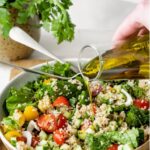 RECETA DE ENSALADA VEGANA DE ALUBIAS BLANCAS, ESPINACAS Y TOMATE SECO